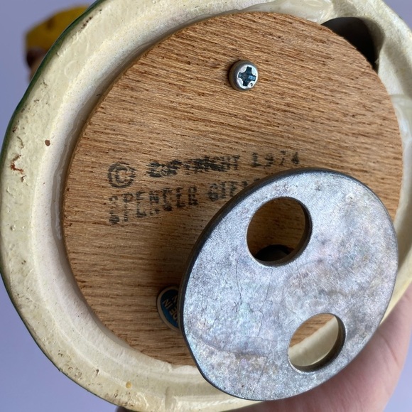 VTG 1974 Hawaiian Couple‎ Spinning Music Box Spencer Gifts made in Japan Works - Picture 4 of 5